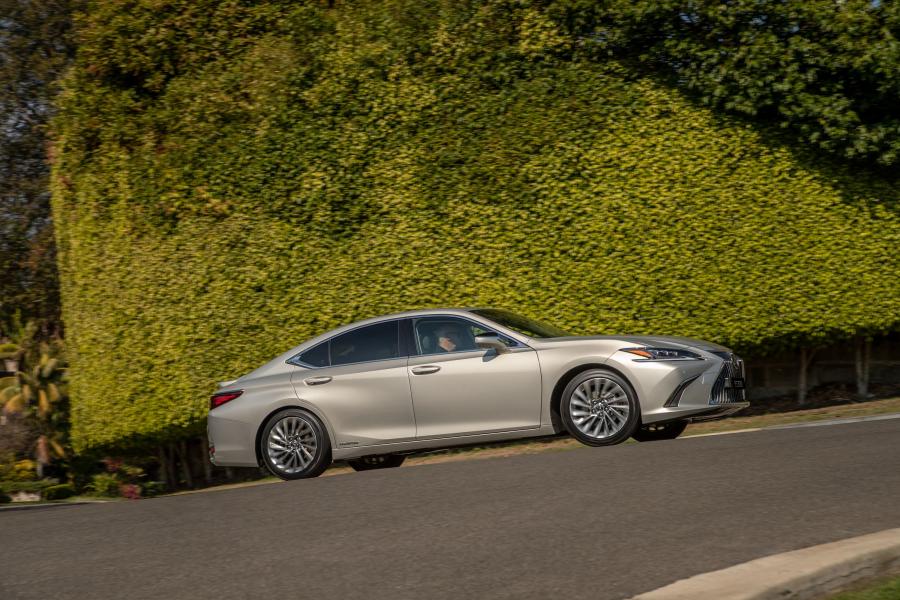  Lexus ES300h 2018 года  (AU) (фото 4 из 14)